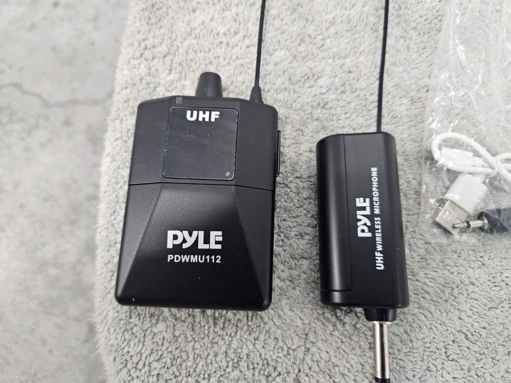 Pyle UHF Wireless Microphone System Kit LED Digital Display Screens PDWMU112