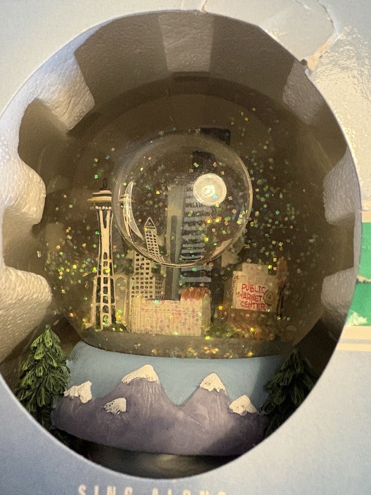 2000 Seattle Bon Marché Snow Globe Musical Rotating Base Pine Trees Space Needle