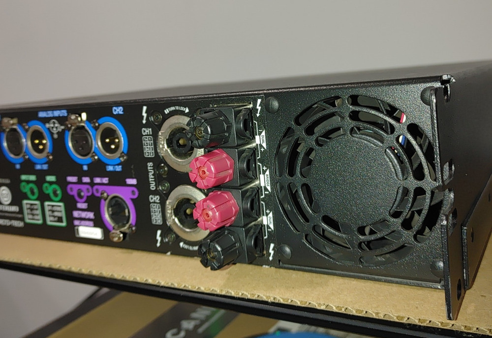 CROWN MACRO-TECH 9000i PRO POWER AMPLIFIER