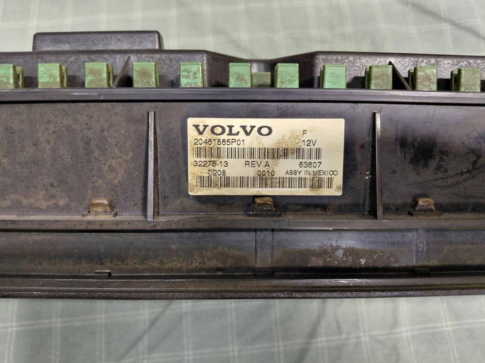 2000-2003 Volvo VNL Speedometer Instrument Cluster - Used