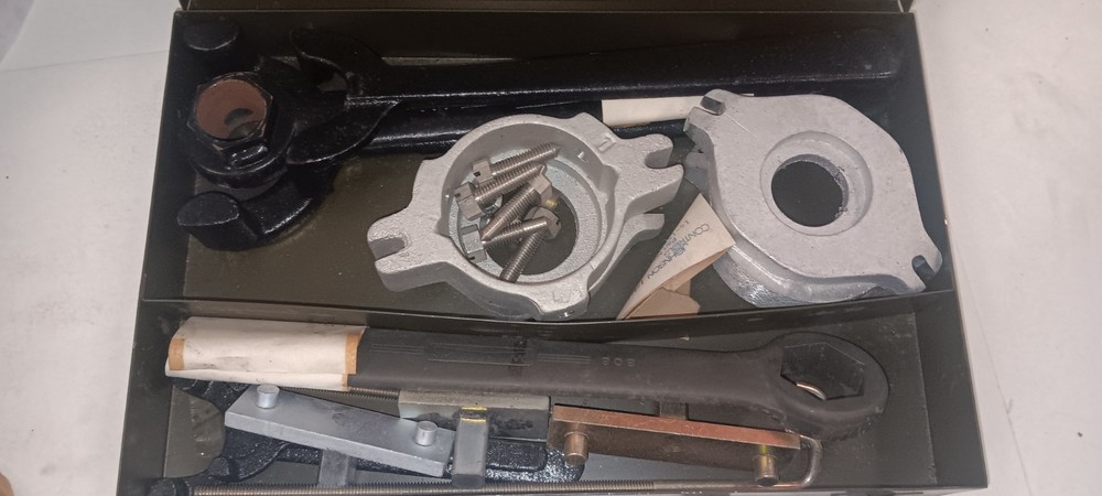 JOHNSON Controls VALVE RESEATING KIT And Valve Spring Assembly Tools