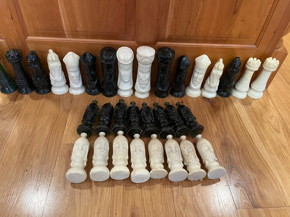 Complete 32-piece Duncan Mold Solid Plastic Chess Set