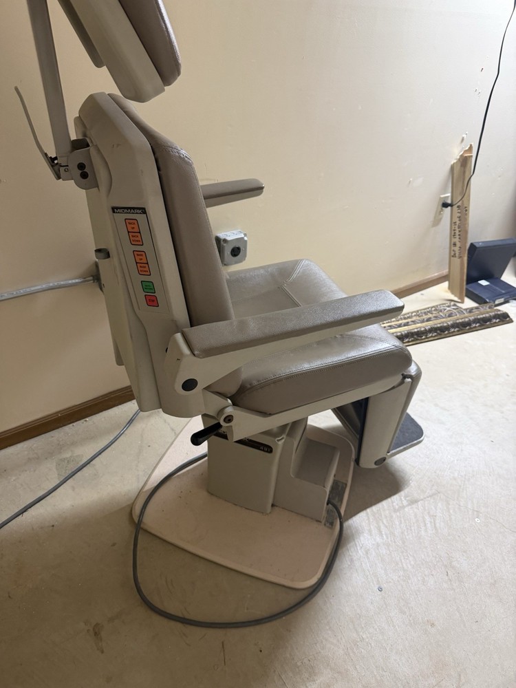 Midmark 491 Exam/procedure Chair