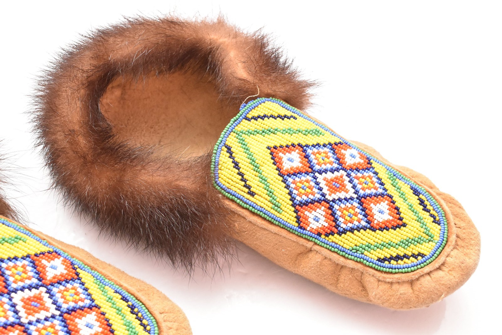 VINTAGE CREE INDIAN GEOMETRICAL BEADED MOCCASINS NATIVE AMERICAN 11"