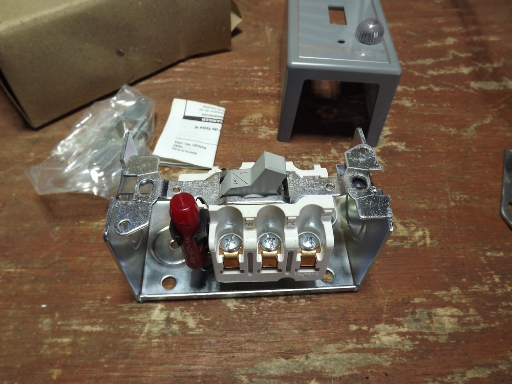 2510KG2B 3 pole Square D Manual Motor Starter toggle switch W/PILOT LIGHT