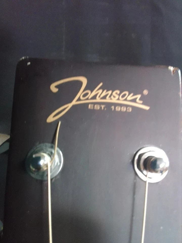 Johnson Dreadnought - Natural