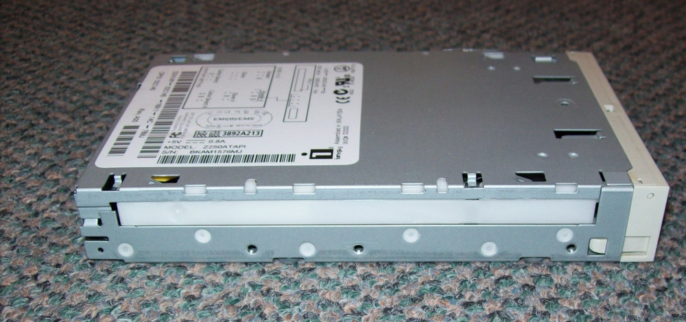 Iomega 250MB IDE/ATAPI Interface 3.5" ZIP Drive Z250ATAPI