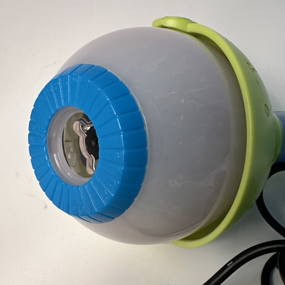 Eyeclops Bionic Eye plugs into TV 200X microscope JAKKS Pacific