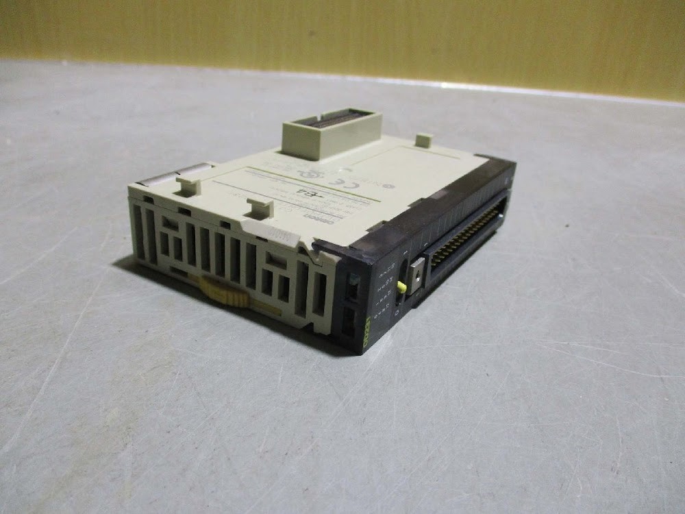 OMRON CJ1W-OD231 Output Unit Module Qty 2 USED