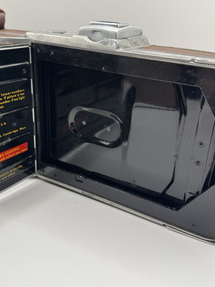 VTG Polaroid Land Camera model 95 A With Light Flash Untested