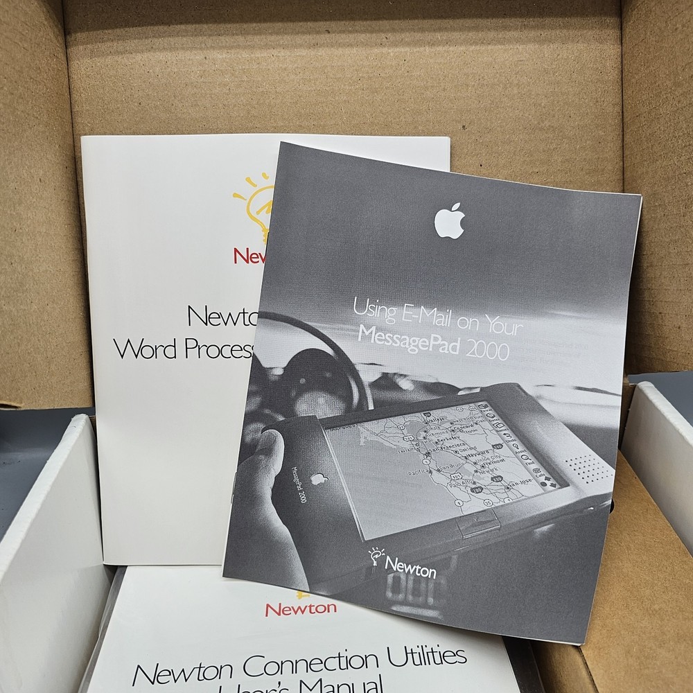 Newton/ Apple MessagePad 2000 Bundle in BOX ALL ORIGINAL Paperwork ACCESSORIES