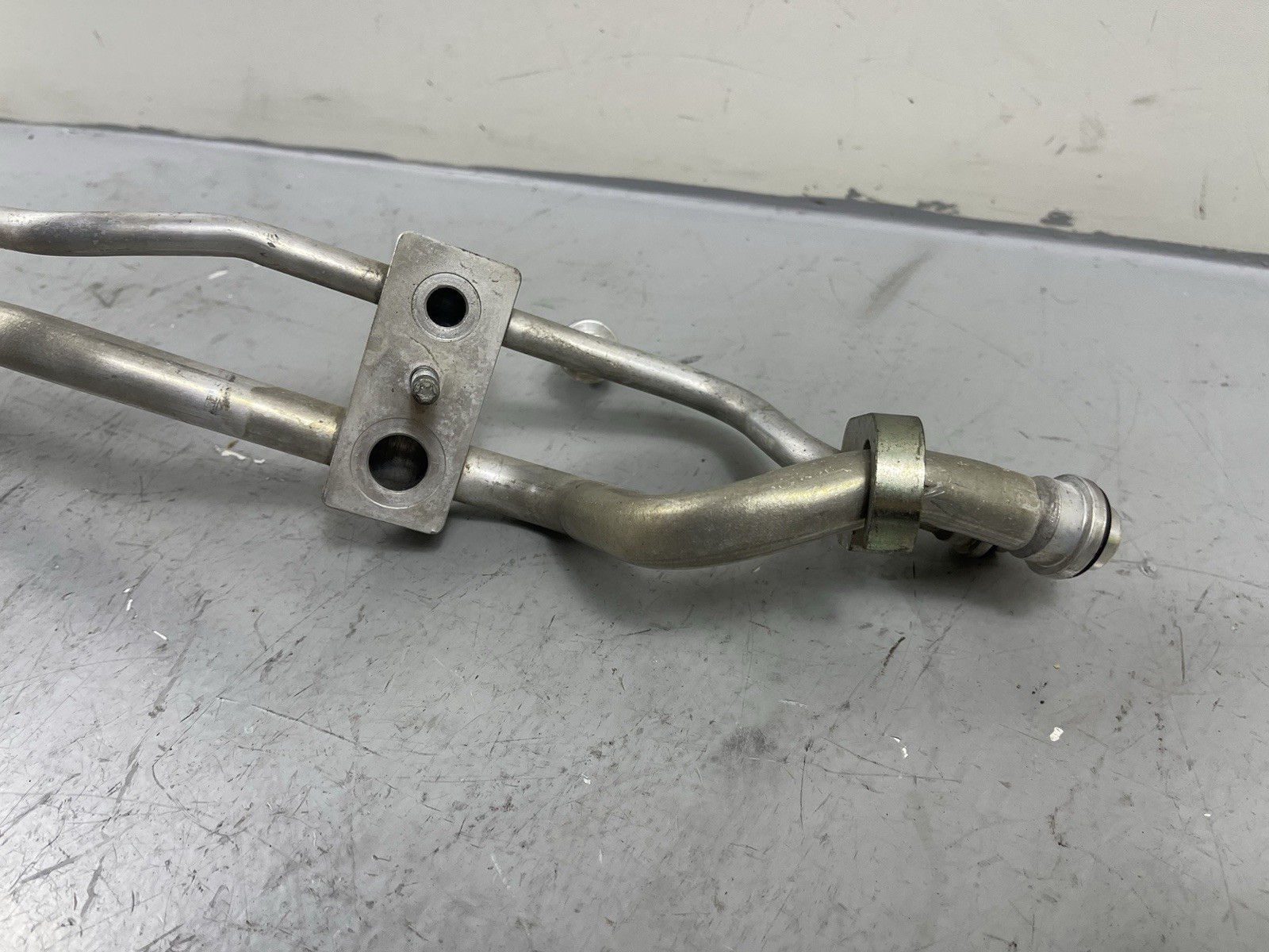 2018-2024 FREIGHTLINER CASCADIA AC JUNCTION BLOCK LINE HOSE PIPE A22-73447-000