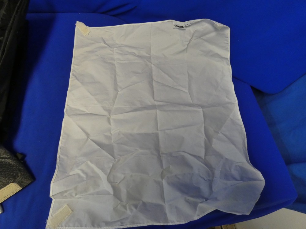 Chimera Video Pro Plus Softbox Size Small w/4 Rods, Case (has rip on diffuser)