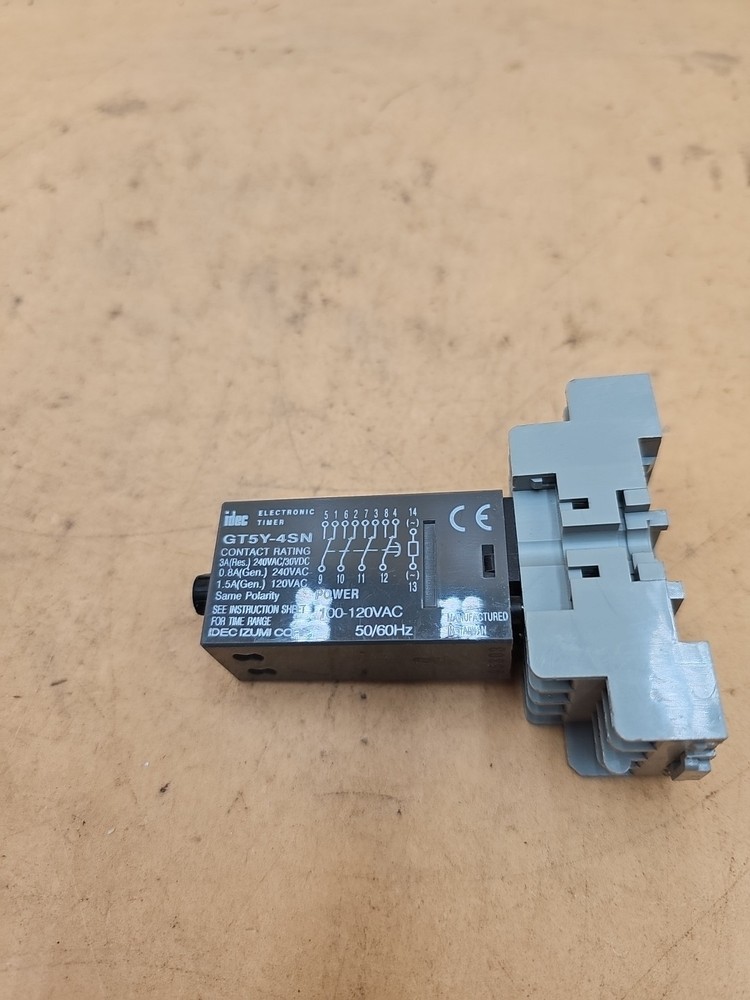 IDEC GT5Y-4SN 24VDC ELECTRONIC TIMER & SOCKET. SY4S-05