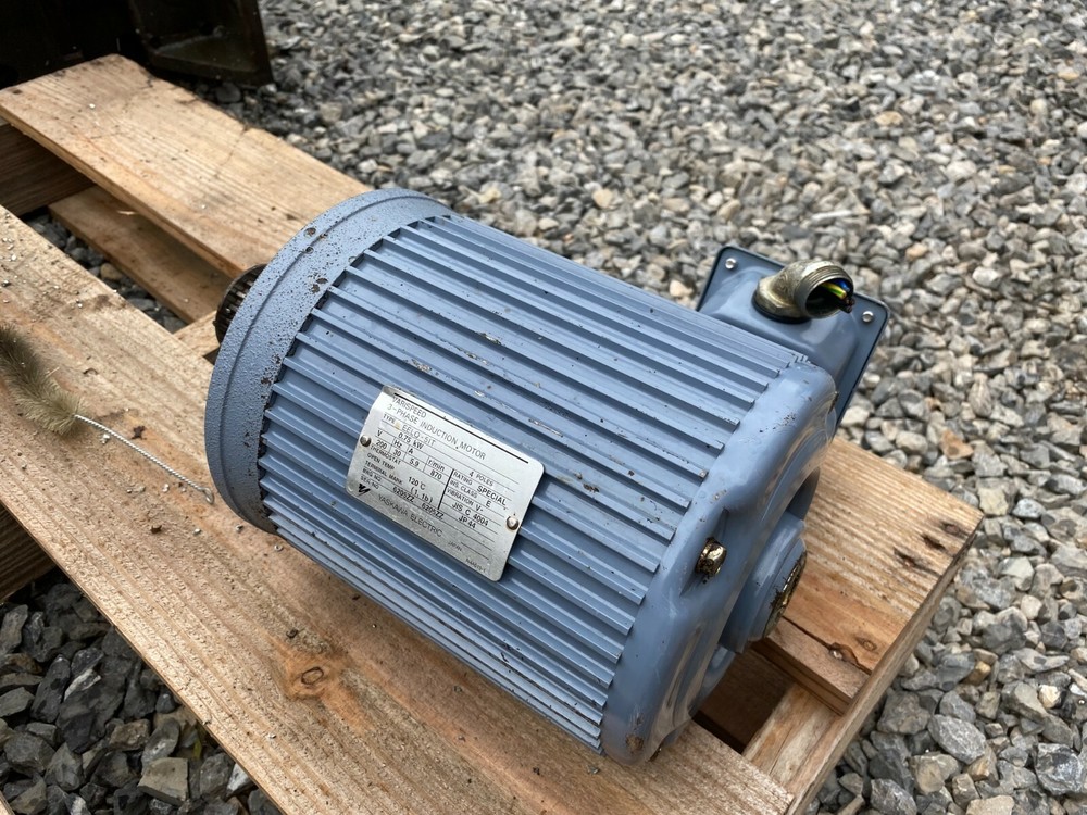 VARISPEED 3 -PHASE INDUCTION MOTOR TYPE EELQ-5IT SC04
