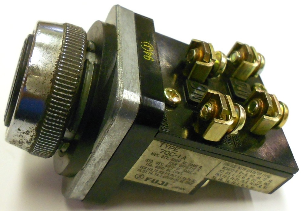 FUJI ELECTRIC PUSHBUTTON TYPE: 70C-1A , BLACK
