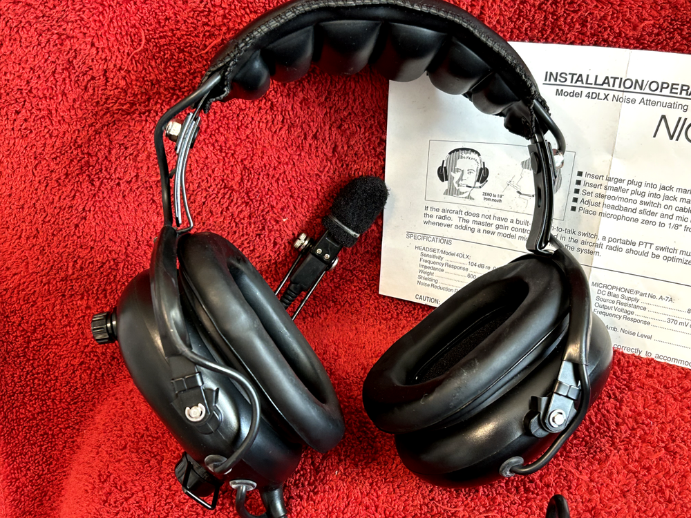 FLIGHTCOM NIGHTHAWK 4DLX NOISE ATTENUATING STEREO/MONO AVIATION HEADSET