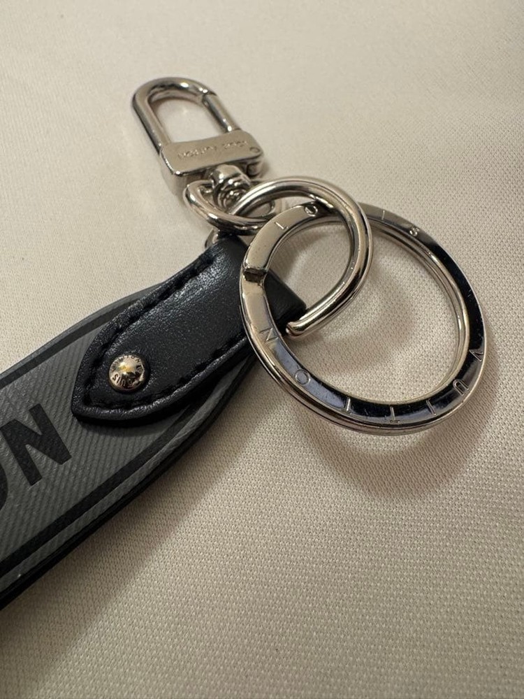 LOUIS VUITTON M00337 Monogram Eclipse Key Holder Capital LV