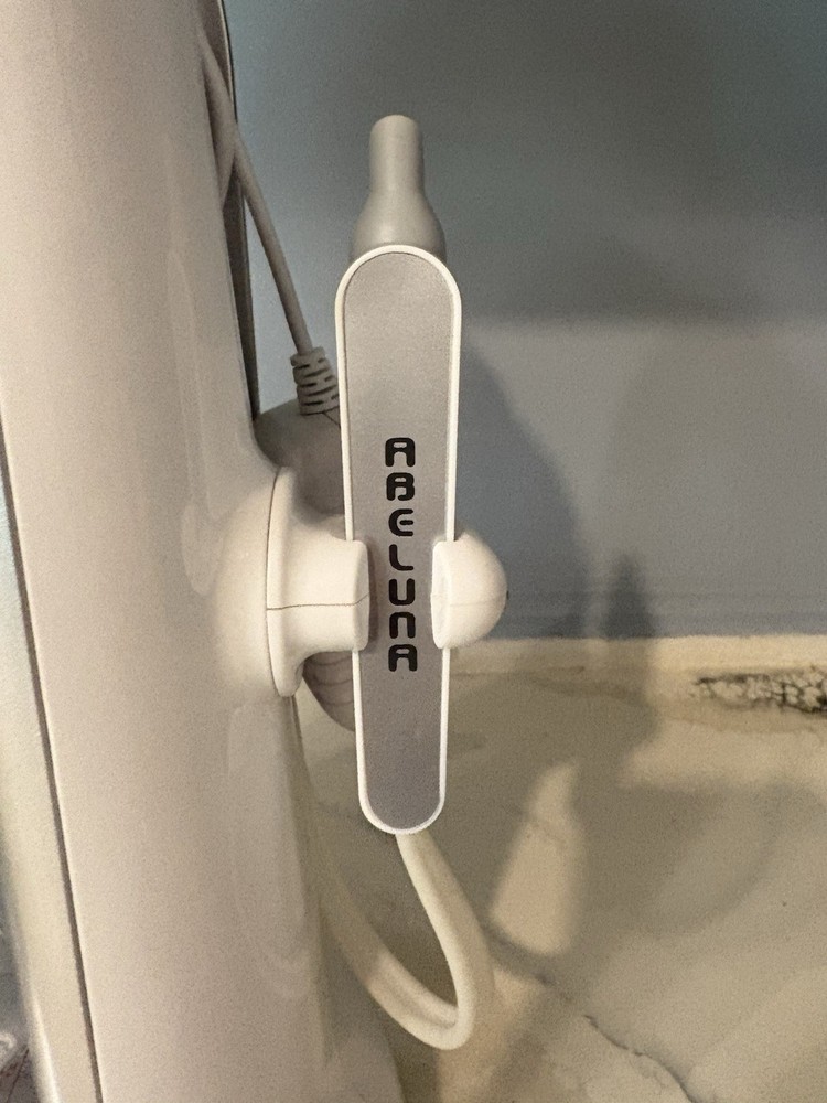 Abeluna Aqua Peeling Machine missing one piece