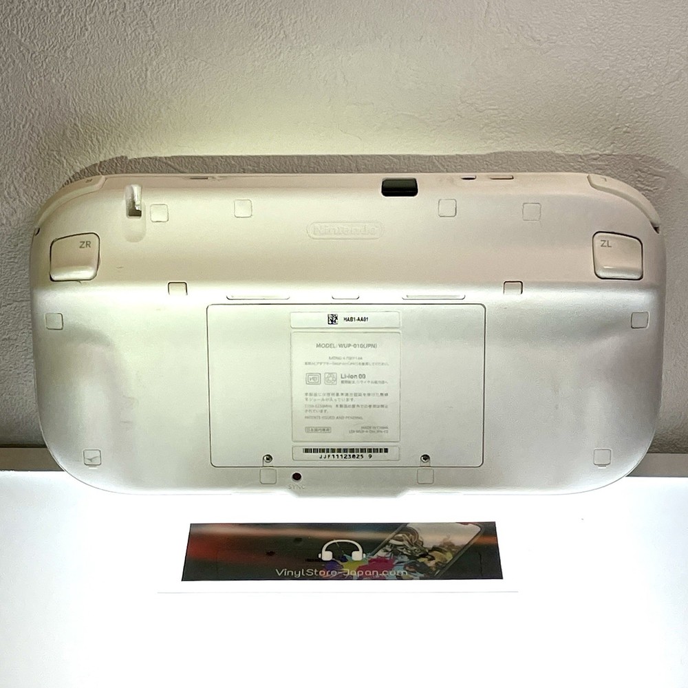 Nintendo WII U Bundle Set - Includes two handles and two controllers. Initialize