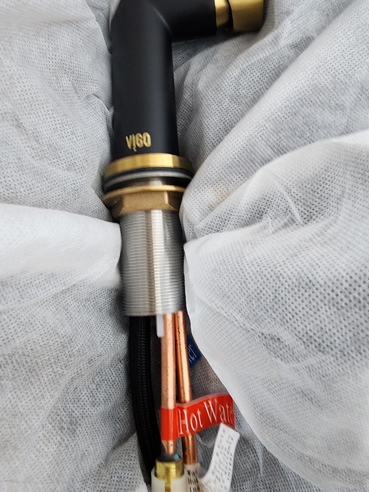 VIGO Pull Down Kitchen Faucet 1-Handle+Advanced Spray+Deck Mount Matte Black