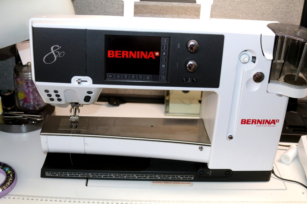 Bernina 820 Computerized Sewing Machine with Accessories!!