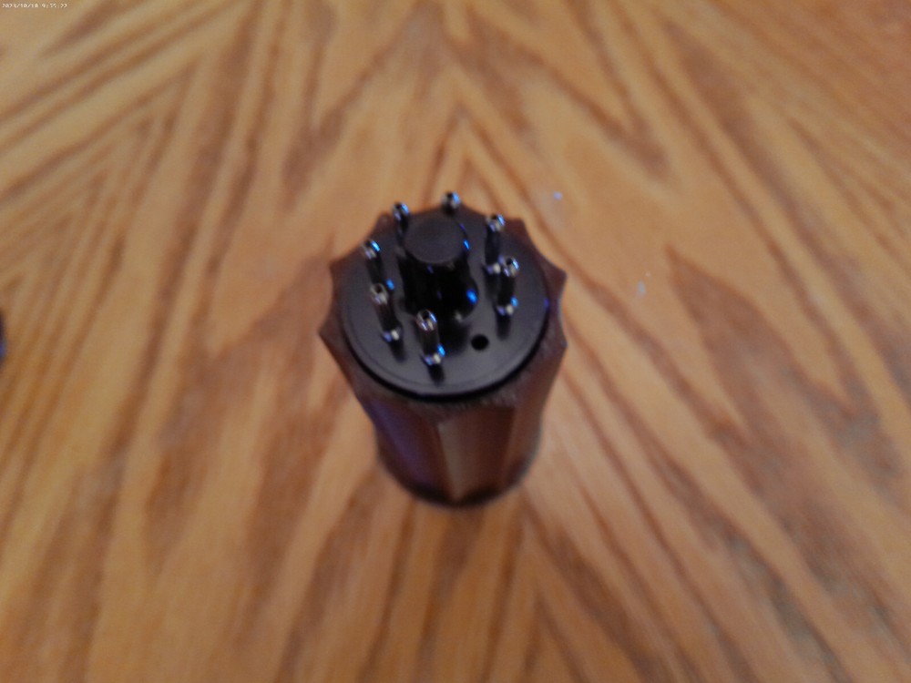 RIBBED OCTAL BASE COIL FORM FOR PROJECTS (60 X 36 MM)