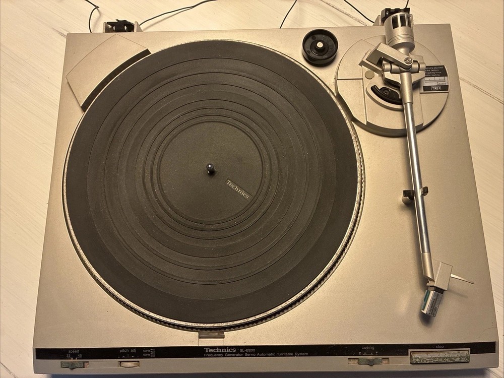 TECHNICS TURNTABLE SL-B200 needs belt and cleaning