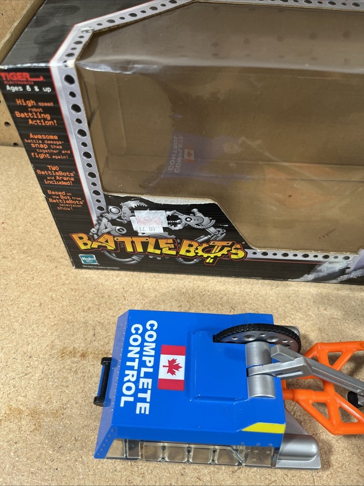 2001 Battle Bots Bump N Bash Bots Red Scorpion & Complete Control Hasbro