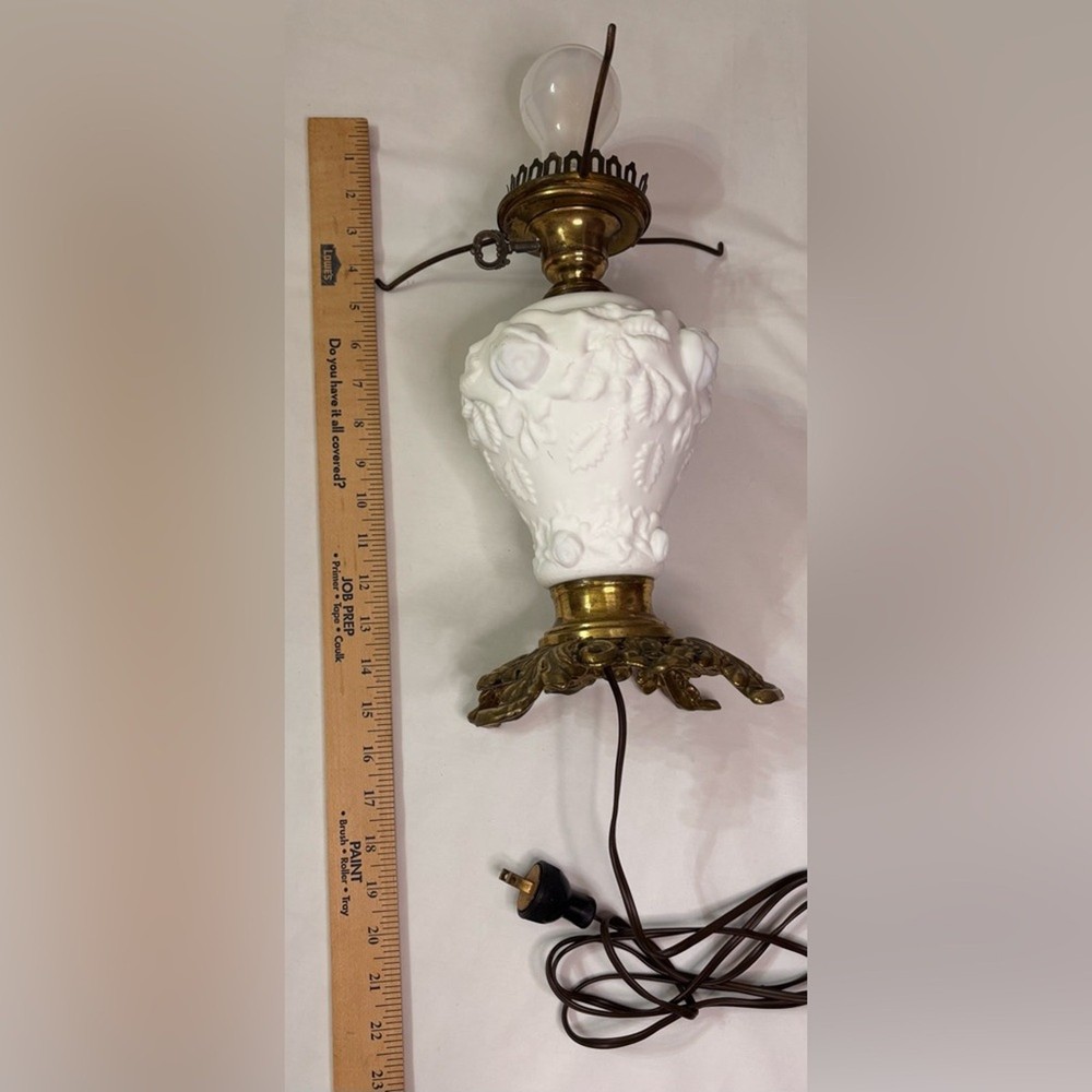 Fenton Puffy Rose Lamp