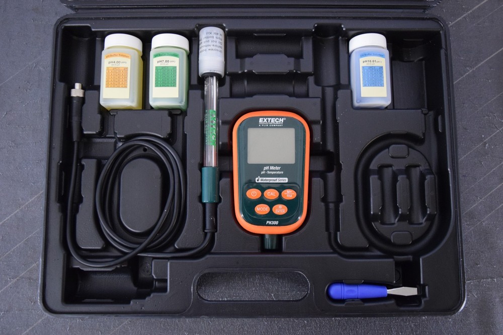 Extech Instruments PH300 Waterproof pH/mV/Temperature Meter Kit