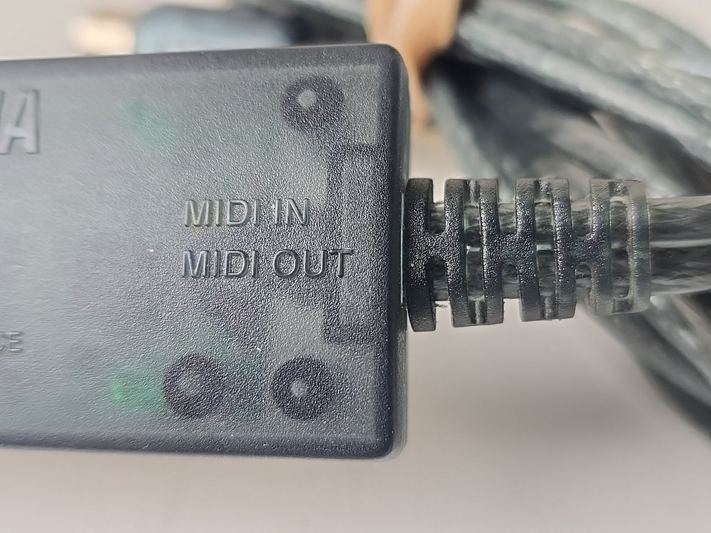 Yamaha UX16 USB to MIDI Interface