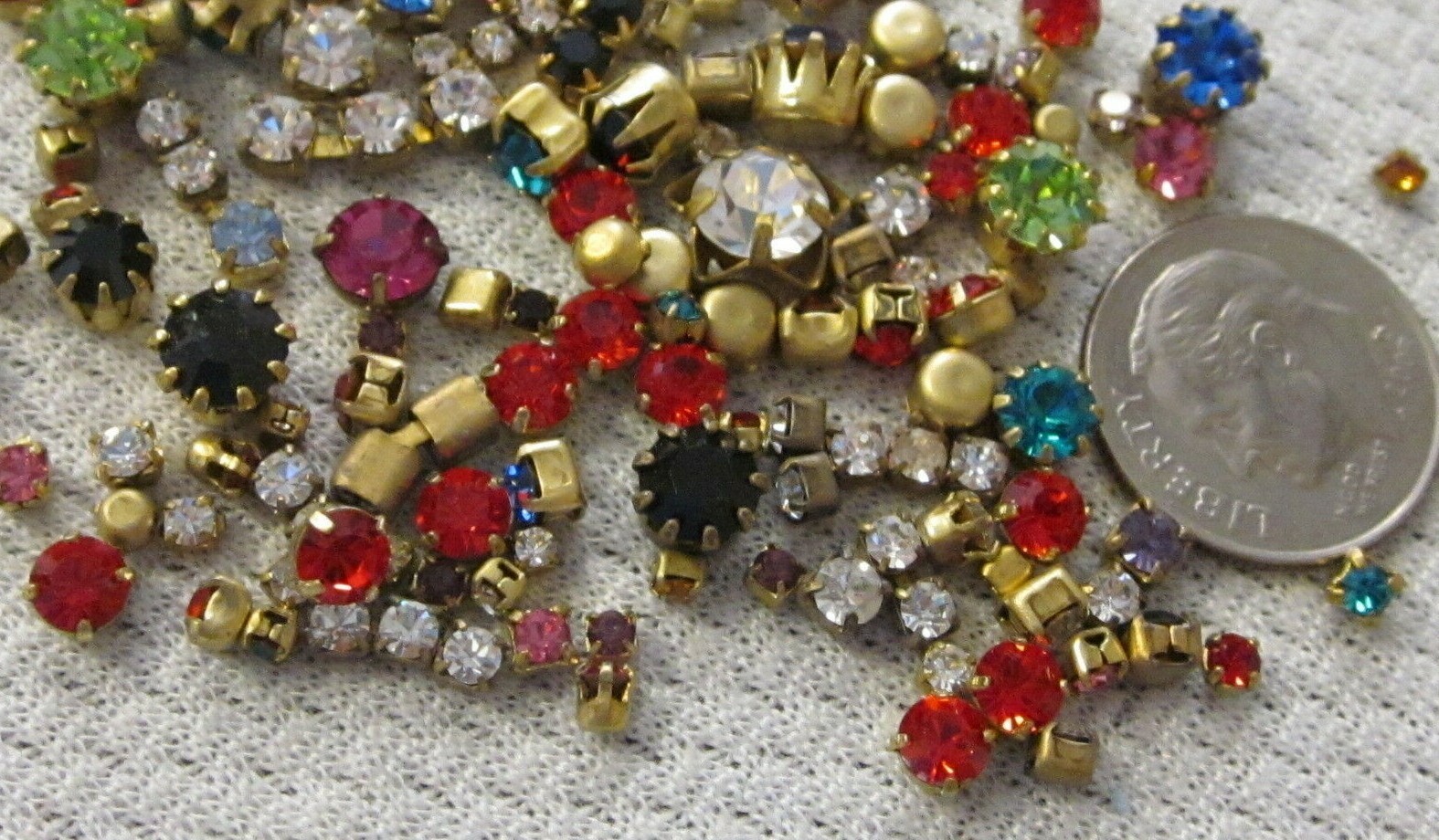 ALL SWAROVSKI SINGLE RHINESTONES IN SETTINGS 50 ROUND CRYSTAL LOT VTG JEWELRY