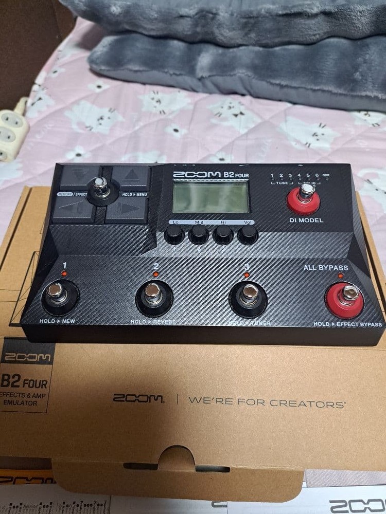 ZOOM B2 FOUR bass effector