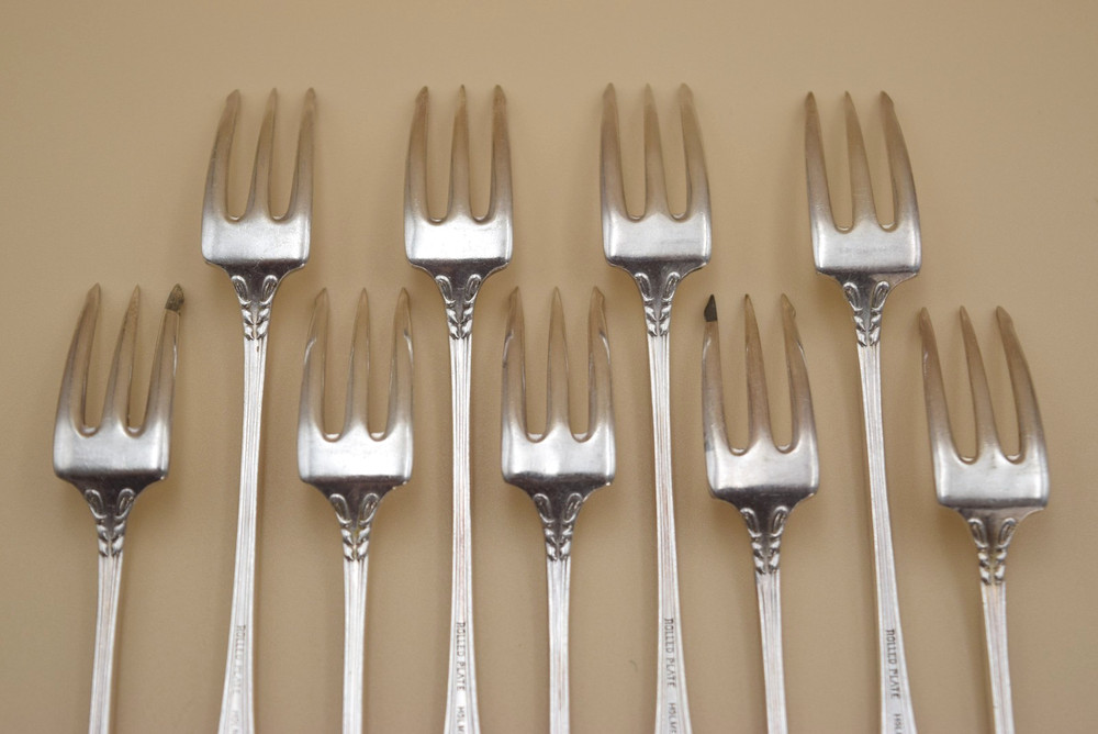 9 Cocktail Forks Holmes & Edwards Rolled Plate Flatware