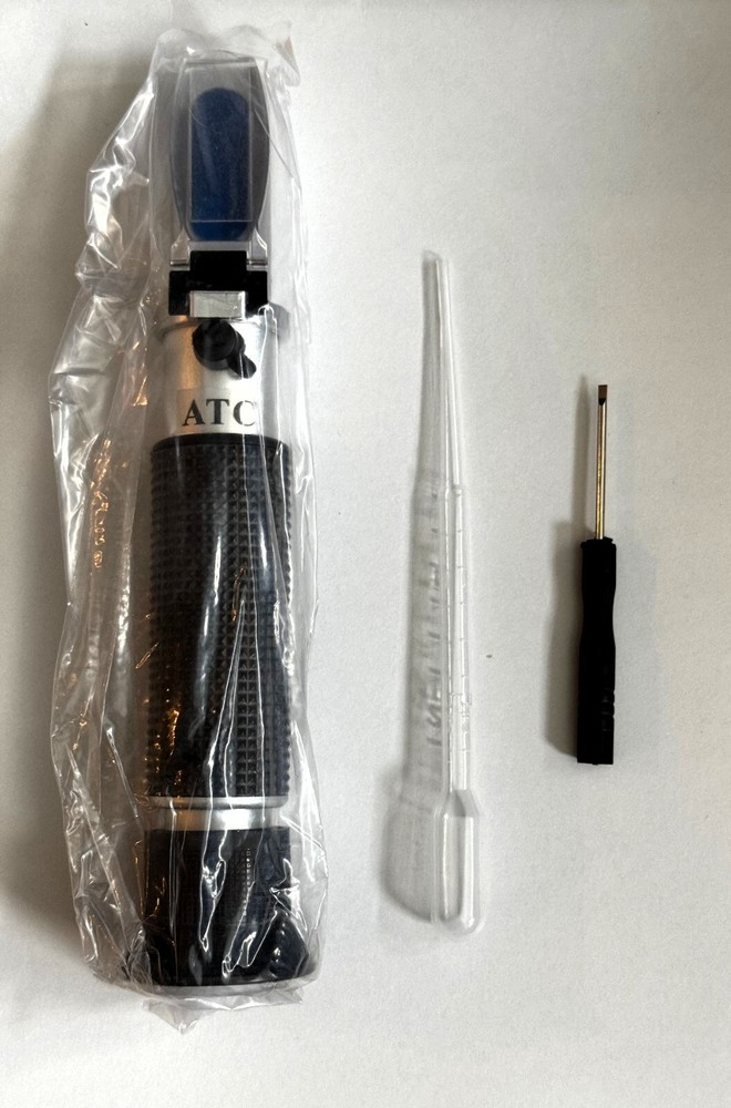 Handheld Refractometer (Includes Pipette, Screwdriver, Cleaning Cloth, Case)