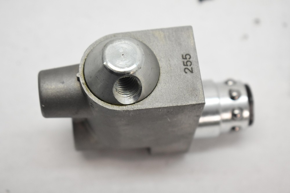 RTC M101.09LM Hydraulic Quick Coupler 255 Right Angle Block Fitting Connector