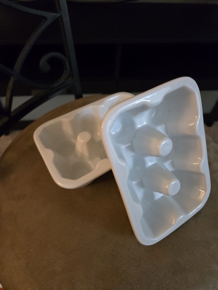 Crate & Barrel Ceramic white Egg  Holds 6 eggs