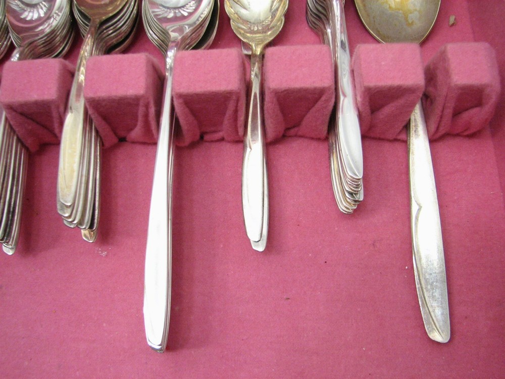 Set Supreme Silver Plate Flatware Concept Pattern svc for 12 74 pcs w/Box
