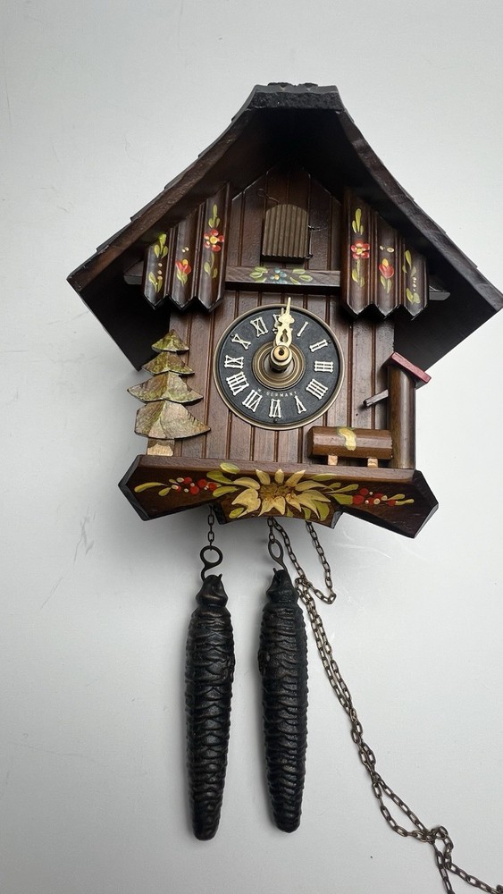 VTG cuckoo wall clock It needs the pendulum The tree is missing a small piece.