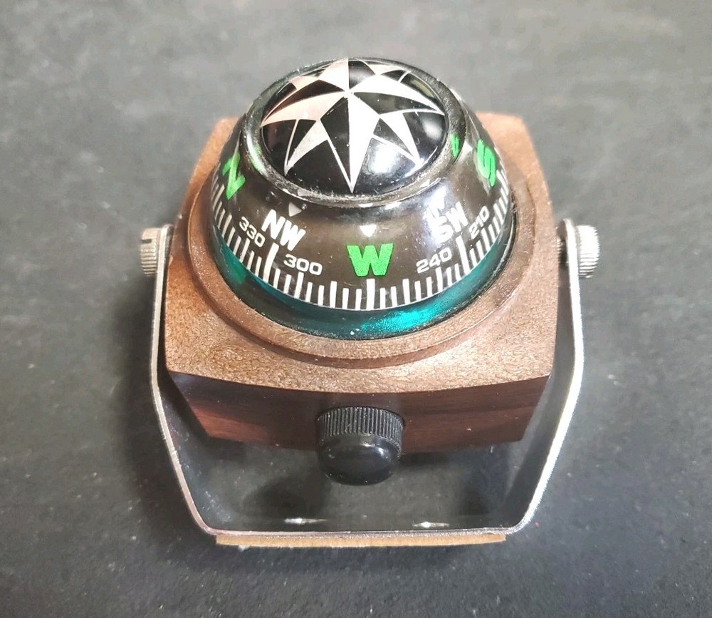 Vintage Universal Compass