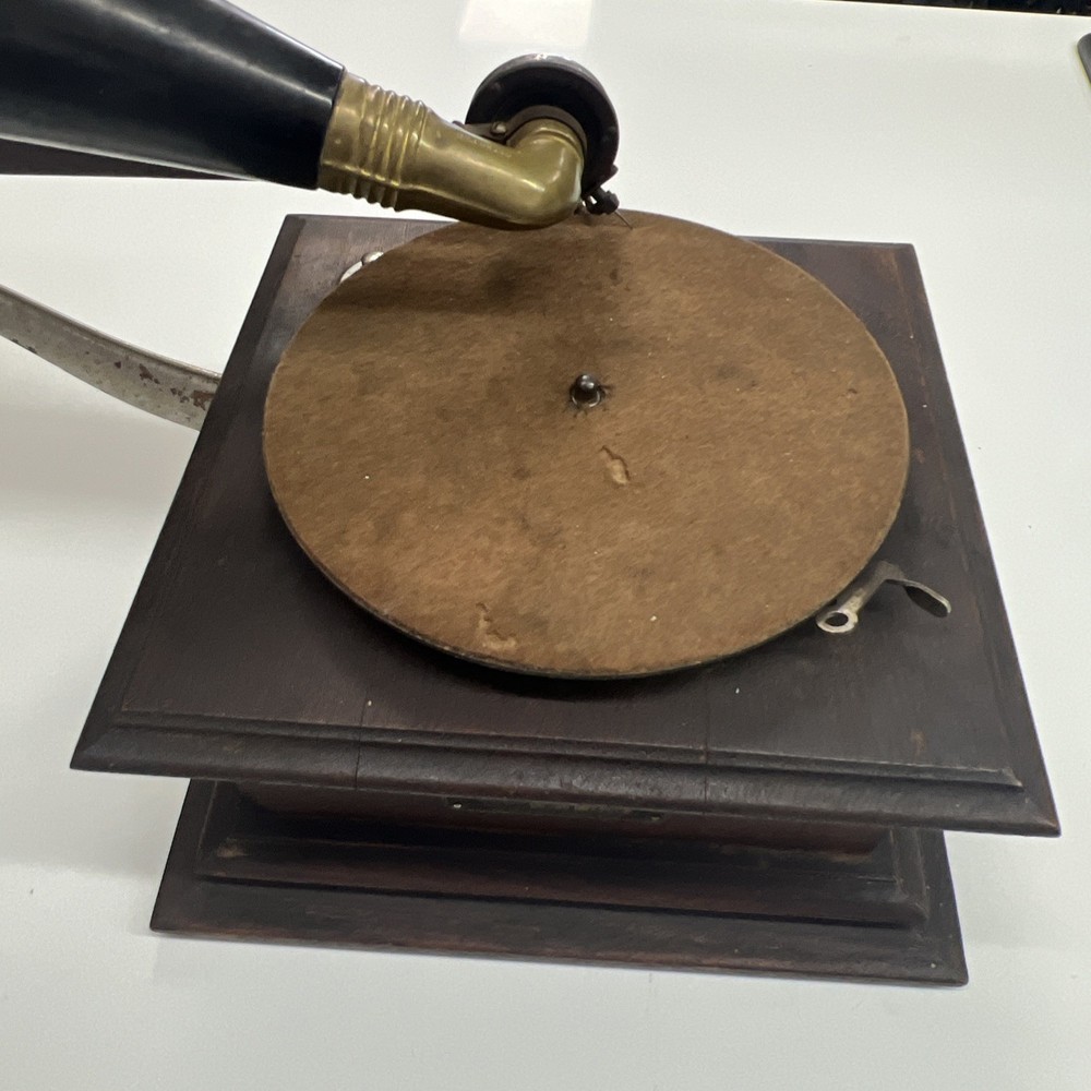 Late Victor I Talking Machine Phonograph Type Z