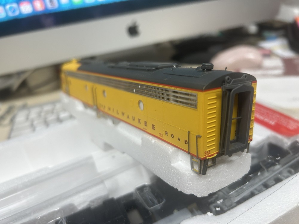 Proto 2000, HO, E8/9 Milwaukee Road # 35A