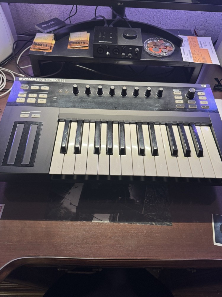 Native Instruments Komplete Kontrol S25 Semi-Weighted Keyboard Controller