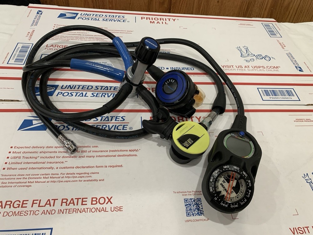 Oceanic Scuba Regulator Set w/Pressure Gauge, Compass & Data Plus Dive Computer