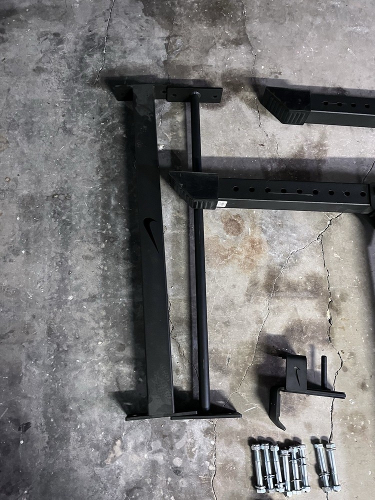 Nike Adjustable Power Rack Squat Rack Black Pull-Up Bar 700 lb Capacity