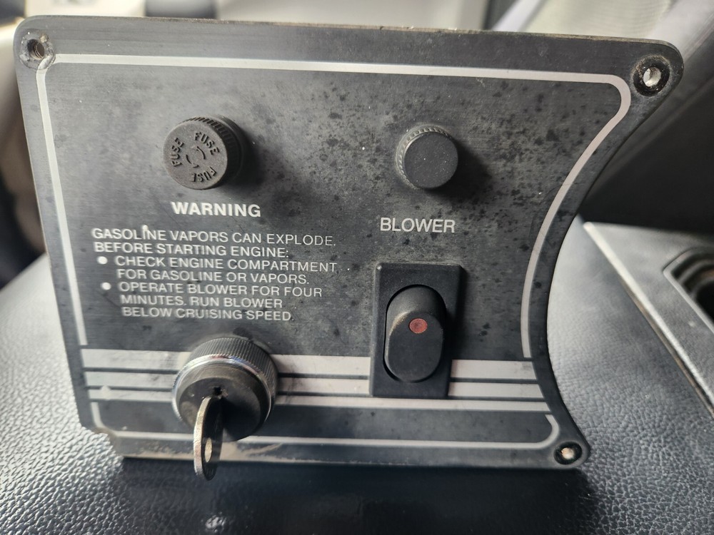 1993 Crestliner 175 Boat Ignition Switch Panel W/Blower Switch & Ignition Switch