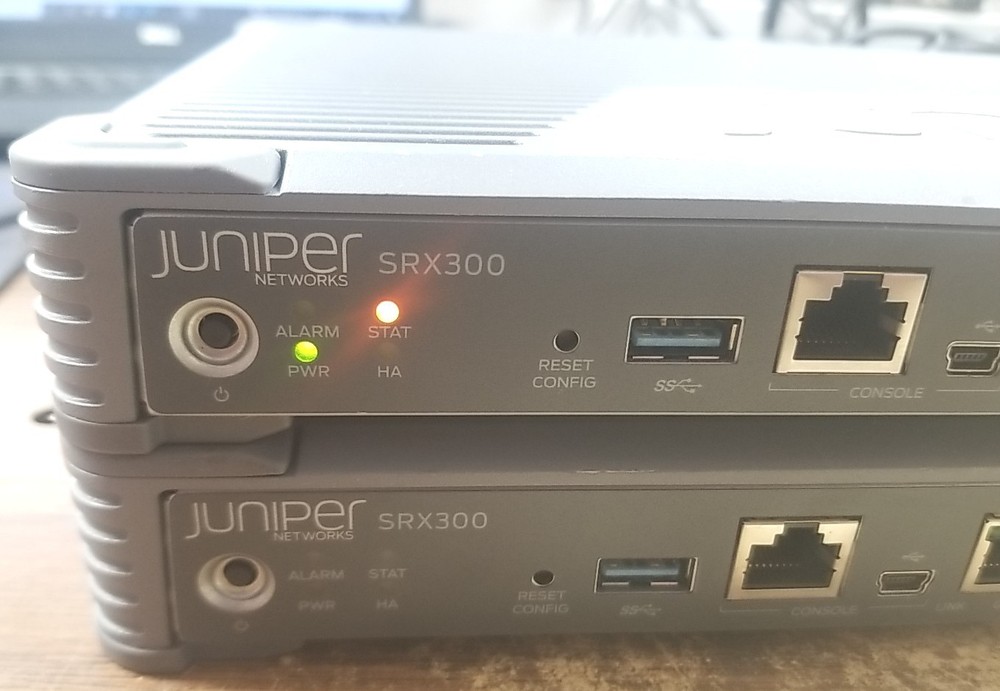 (X2) Juniper Networks SRX300 Services Gateway