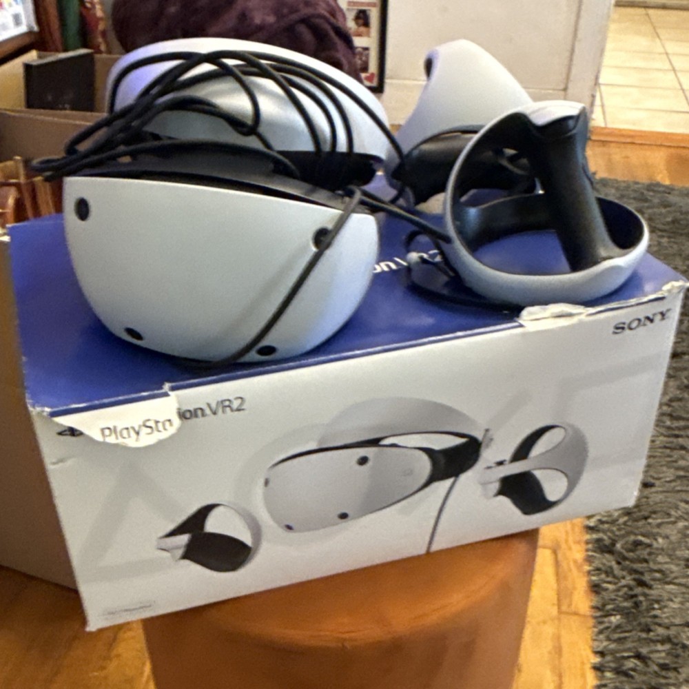 Sony PlayStation VR2 PC & Console VR Headset White Black with Controllers