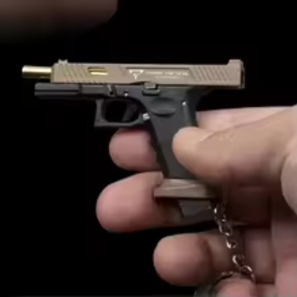 G34 Alloy Mini Pistol Keychain Toy 1:3 Scale Shell Ejection Model Gift